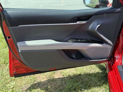 Used 2022 Toyota Camry SE FWD image 16