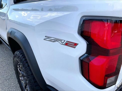 Used 2024 Chevrolet Colorado ZR2 w/ Technology Package AWD/4WD image 27