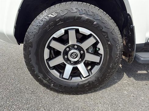 Used 2021 Toyota 4Runner TRD Off-Road AWD/4WD image 9