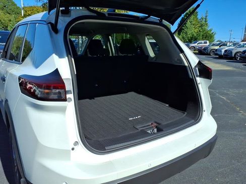 Used 2025 Nissan Rogue S image 22