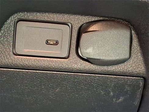 Used 2025 Mercedes-Benz Sprinter 2500 image 25