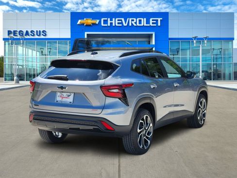 New 2026 Chevrolet Trax RS w/ Driver Confidence Package FWD image 5