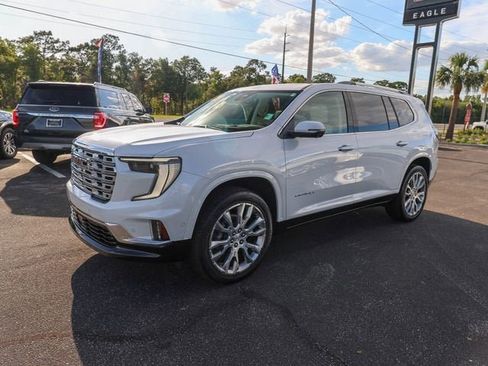Used 2025 GMC Acadia Denali w/ Super Cruise Package FWD image 4