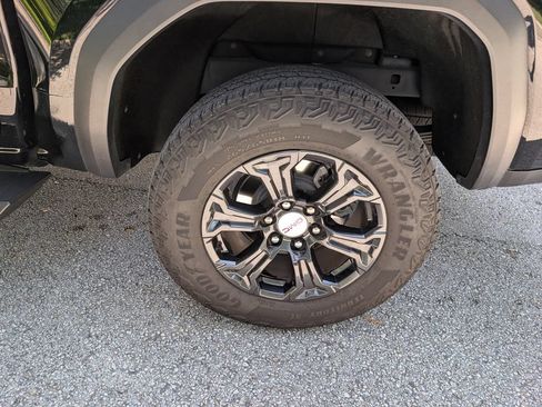 Used 2024 GMC Canyon Elevation w/ Convenience Package AWD/4WD image 13