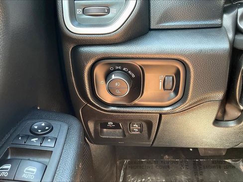 Used 2022 RAM 1500 Big Horn AWD/4WD image 32
