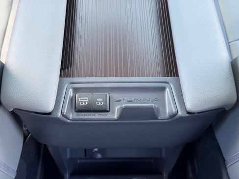 Used 2023 Toyota Sienna XLE w/ XLE Plus Package image 33