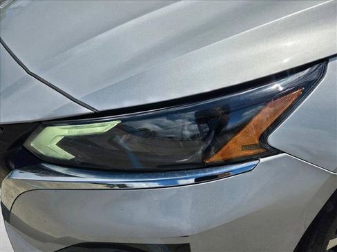 Used 2024 Nissan Altima 2.5 SV FWD image 9