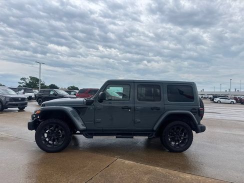 Used 2025 Jeep Wrangler Unlimited Sahara AWD/4WD image 11