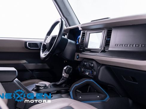 Used 2022 Ford Bronco Wildtrak image 44