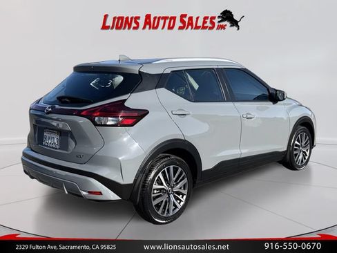 Used 2024 Nissan Kicks SV FWD image 5