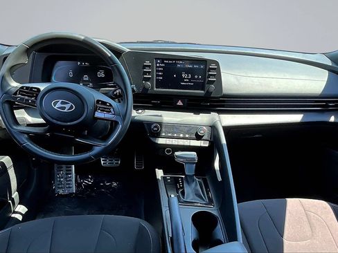 Used 2025 Hyundai Elantra Sport FWD image 8