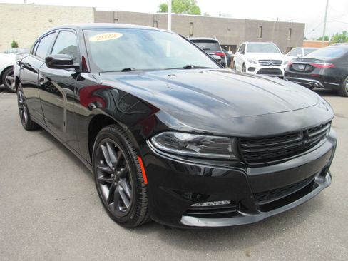 Used 2022 Dodge Charger SXT w/ Plus Group AWD/4WD image 4