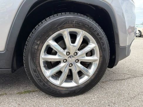 Used 2016 Jeep Cherokee Limited AWD/4WD image 32