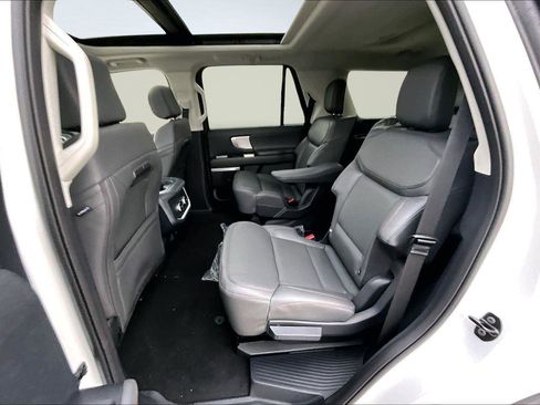 New 2025 Ford Expedition Active image 17