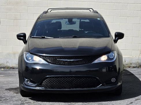 Used 2020 Chrysler Pacifica Touring-L Plus FWD image 8