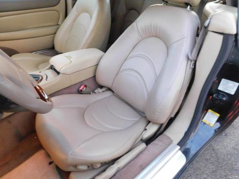 Used 2002 Jaguar XK8 Convertible image 17