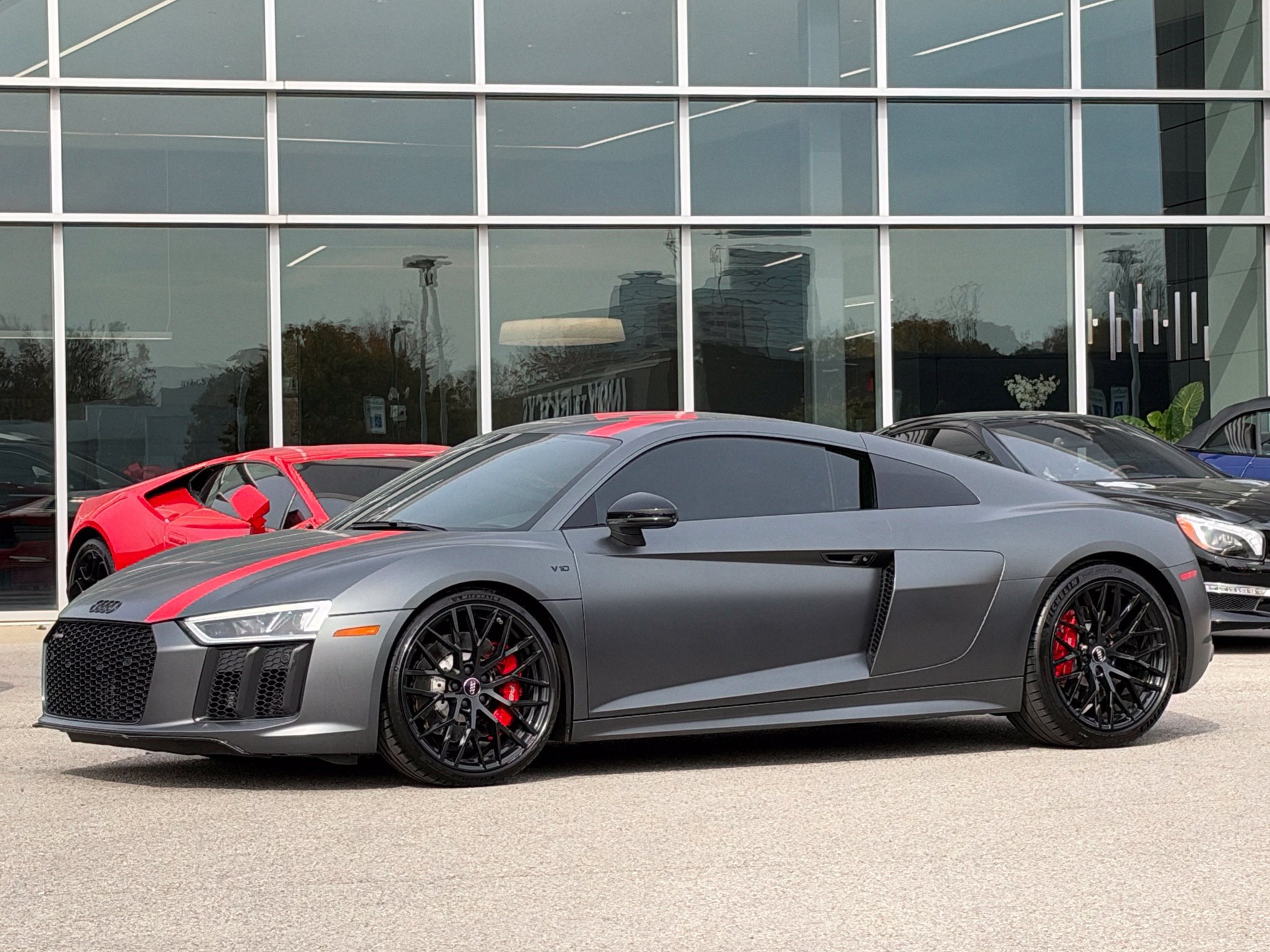 Used 2018 Audi R8 V10 w/ Premium Package RWD image 6