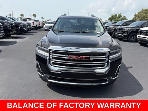 Used 2023 GMC Acadia SLT w/ Technology Package FWD image 2