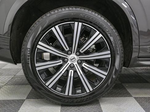 Used 2024 Volvo XC90 B5 Core w/ Climate Package image 16
