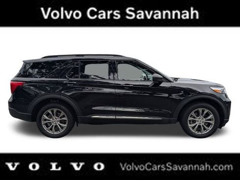 Used 2022 Ford Explorer XLT w/ Equipment Group 202A image 3