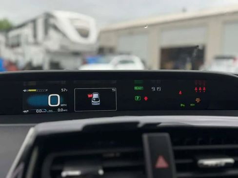 Used 2020 Toyota Prius XLE w/ Preferred Accessory Package image 15