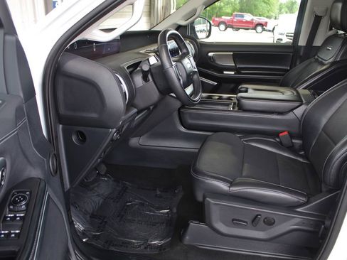 Used 2025 Ford Expedition Platinum AWD/4WD image 14