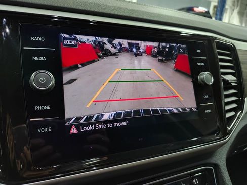 Certified 2022 Volkswagen Atlas SE image 19