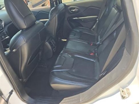 Used 2020 Jeep Cherokee Latitude Plus FWD image 7