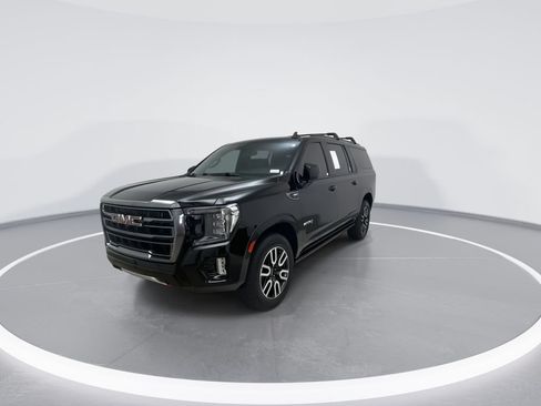 Used 2022 GMC Yukon XL AT4 w/ AT4 Premium Package AWD/4WD image 5