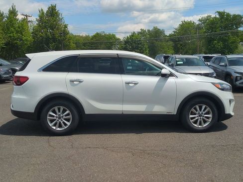 Used 2019 Kia Sorento AWD V6 image 2