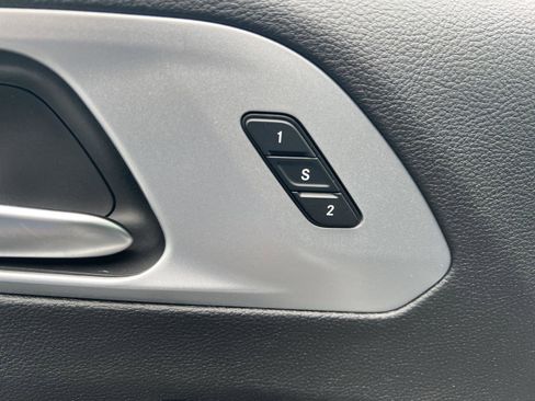 Used 2023 Chrysler Pacifica Touring-L w/ S Appearance Package FWD image 12