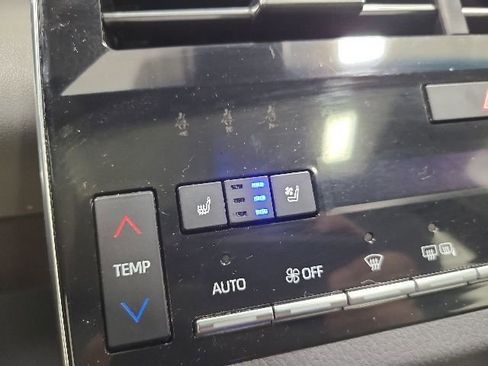 Used 2019 Toyota Avalon Limited w/ Advanced Safety Package FWD image 8