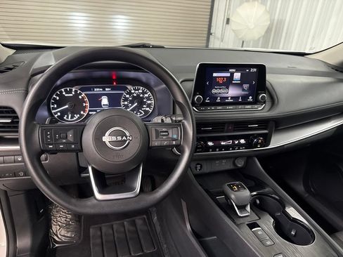 Used 2024 Nissan Rogue SV FWD image 34