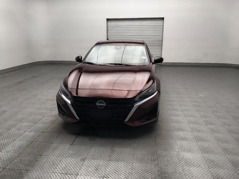 Used 2024 Nissan Altima 2.5 SV FWD image 15
