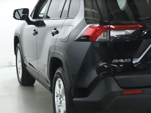 Used 2019 Toyota RAV4 XLE w/ Convenience Package FWD image 41