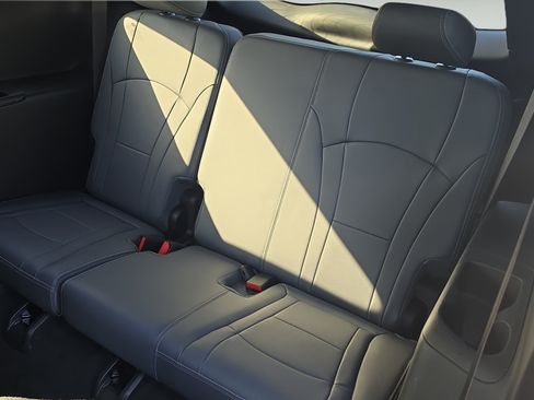 Used 2022 Buick Enclave Premium w/ LPO, Touring Package FWD image 21