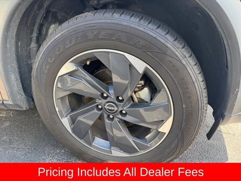 Used 2025 Nissan Rogue SV FWD image 2