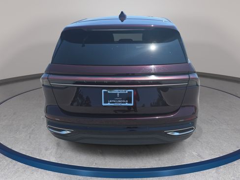 Used 2025 Lincoln Nautilus Premier AWD/4WD image 6