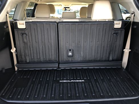 Used 2022 Toyota Highlander XLE image 31