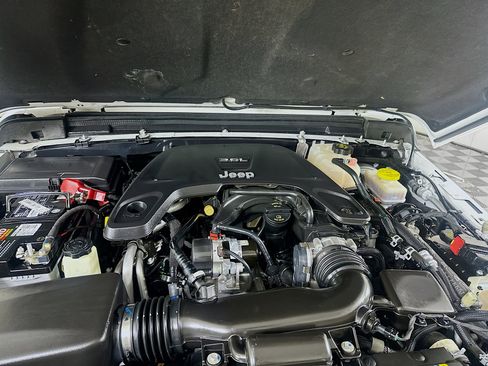 Used 2021 Jeep Wrangler Sport S image 32