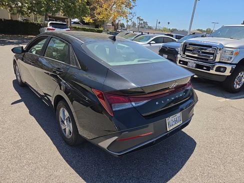 Used 2024 Hyundai Elantra SE FWD image 6