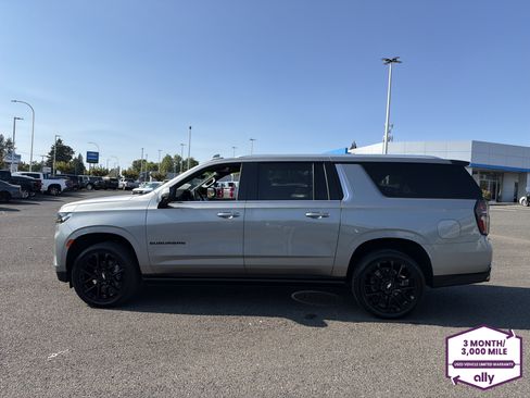 Used 2023 Chevrolet Suburban High Country AWD/4WD image 2