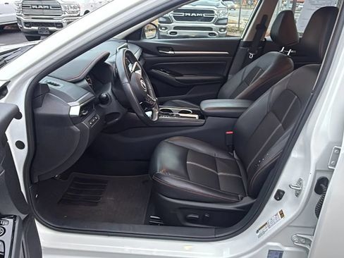 Used 2024 Nissan Altima 2.5 SR FWD image 10