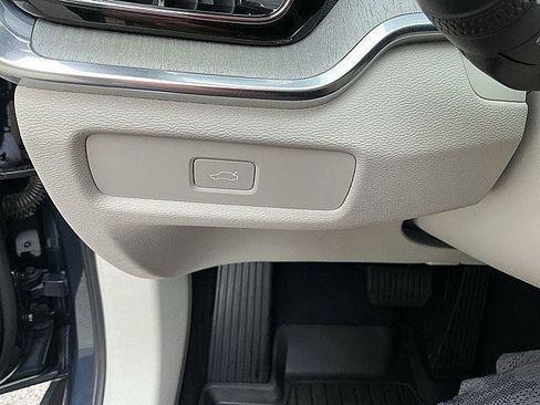 Certified 2024 Volvo V60 B5 Cross Country Plus w/ Protection Package Premier AWD/4WD image 22