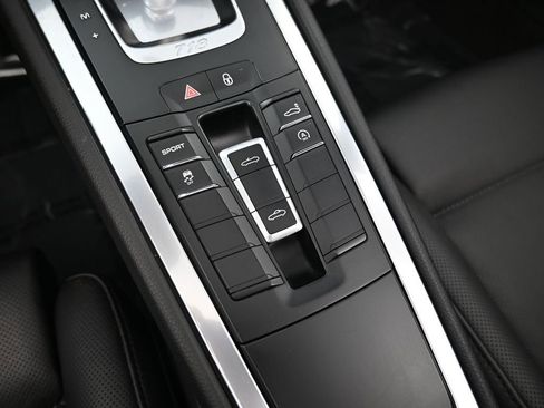 Certified 2017 Porsche 718 Boxster S image 22