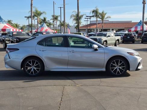 Used 2023 Toyota Camry SE image 4