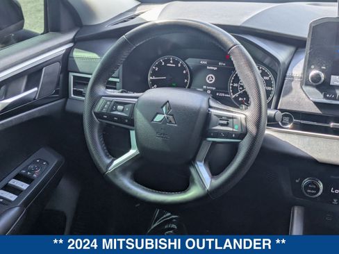 Used 2024 Mitsubishi Outlander SE FWD image 18