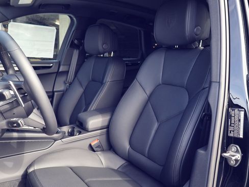 New 2026 Porsche Macan image 5