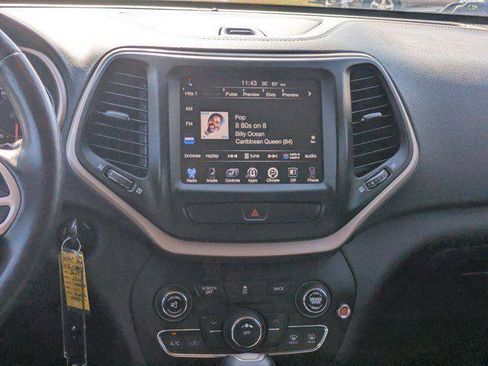 Certified 2017 Jeep Cherokee Latitude w/ Cold Weather Group image 16