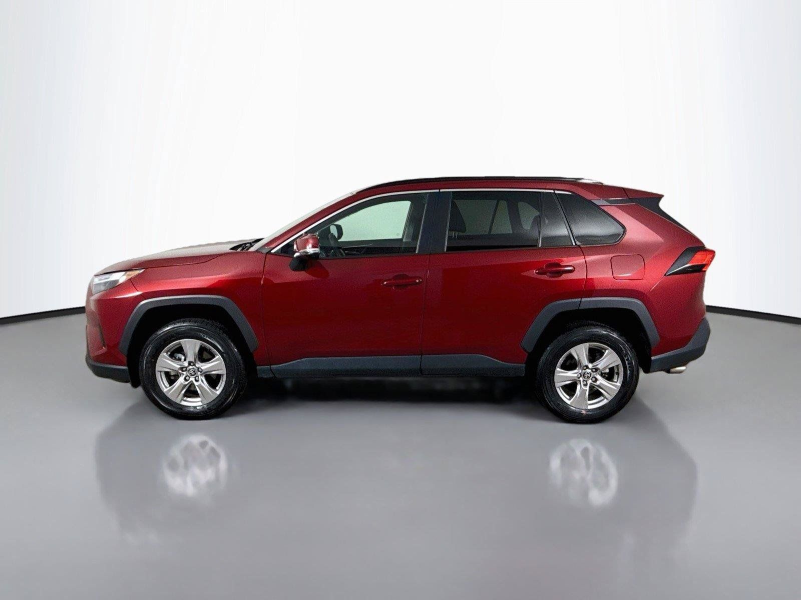 Used 2025 Toyota RAV4 XLE AWD/4WD image 8